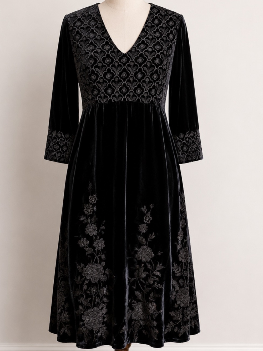 Johnny Was Parnell heavily embroidered velvet dress NWT RARE - Picture 2 of 13